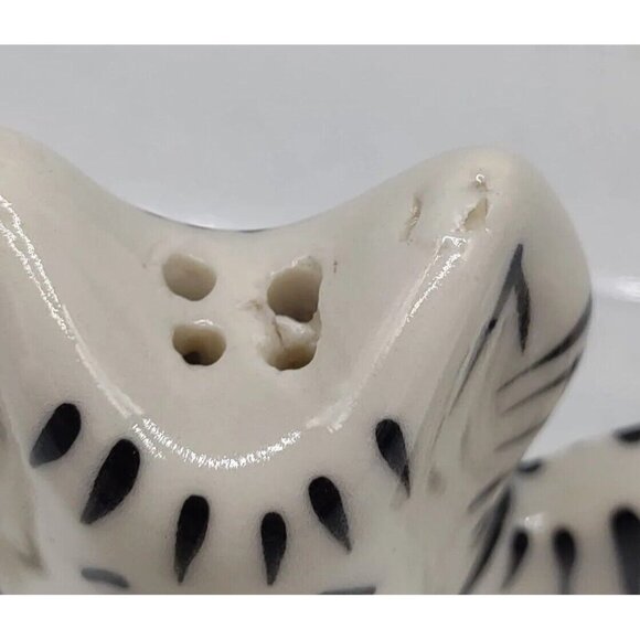 Hand Painted Pottery Cat Salt And Pepper Shakers Dorothy Steele Black & White - Picture 12 of 12